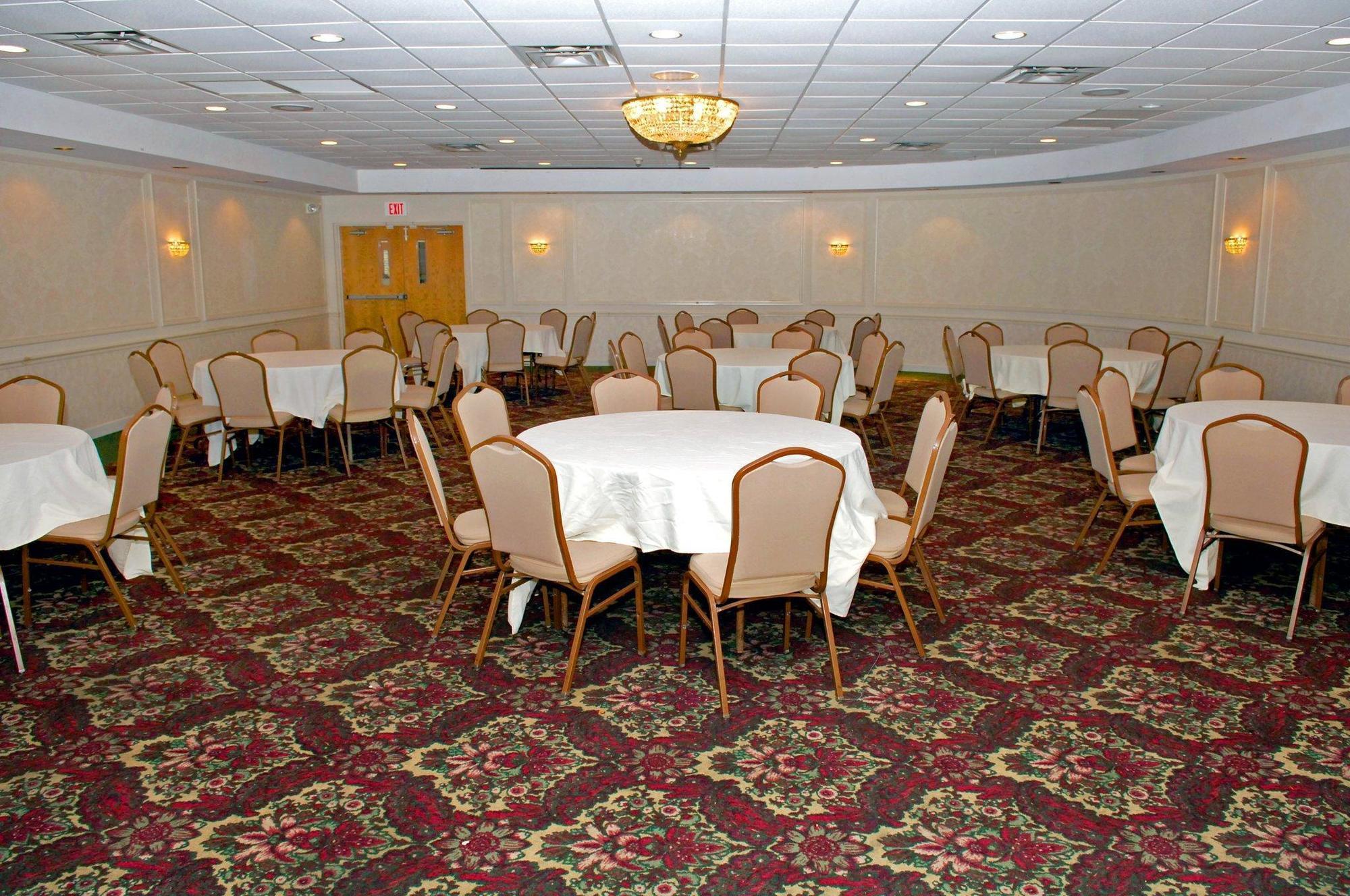 Ramada Plaza By Wyndham Chicago North Shore Hotel Facilities photo