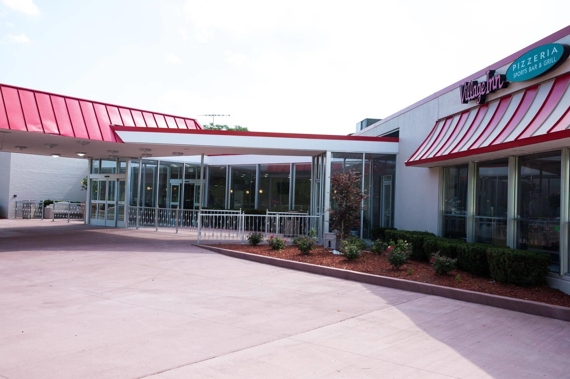 Ramada Plaza By Wyndham Chicago North Shore Hotel Exterior photo